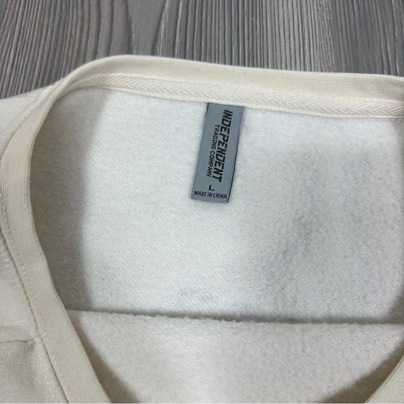 Bethany Beach Surf Shop Cream Graphic Sweatshirt Soft Loungewear Size L - Picture 5 of 6